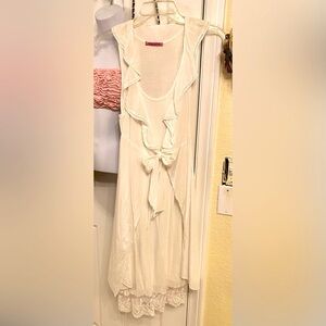 Tizian’s Cervasio double layer dress in white.